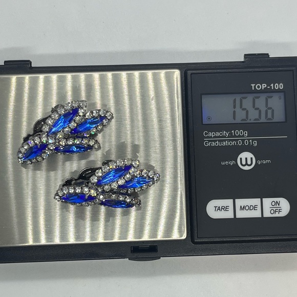 Stunning blue and clear rhinestone sparkly dangle clip on silver tone earrings - Picture 14 of 16